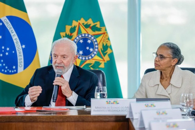 Presidente Lula ao lado da ministra Marina Silva