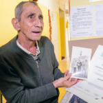 Após 25 anos em situação de rua, homem de 70 anos volta pra faculdade e se forma advogado