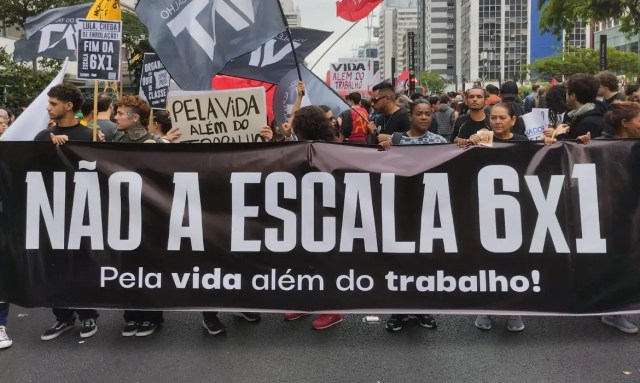 Manifestantes realizaram atos na Avenida Paulista pelo fim da escala de seis dias de trabalho e um dia de folga