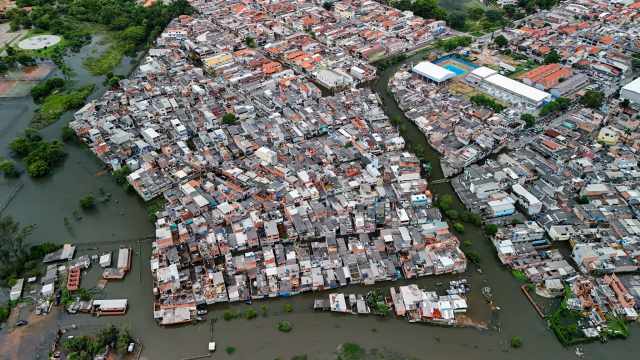 Foto aérea mostra alagamentos no Jardim Pantanal em São Paulo (SP)