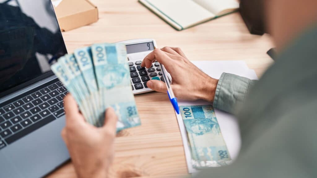 Auxílio Reconstrução de R$ 5,1 mil deve ser declarado no IR 2025