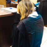 Filha vira advogada para ajudar a inocentar a mãe 12 anos após acusação de homicídio