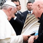 Presente do Papa Francisco inspirou dono de restaurante a alimentar famintos por anos