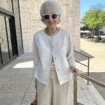 Idosa de 101 anos venceu câncer de mama com elegância e virou estrela de marca de cosméticos