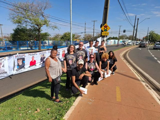 Manifestação realizada pelo Movimento Justiça Por Almas - Mães de Luto em agosto de 2024 para lembrar Chacina do Jardim Felicidade