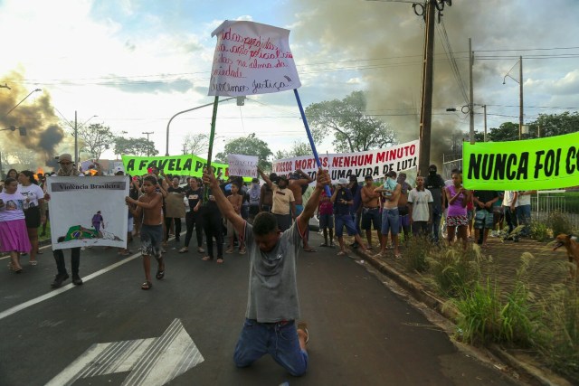 Protestos realizados em Londrina dia 17 de fevereiro deste ano devido às mortes de Kelvin e Wender