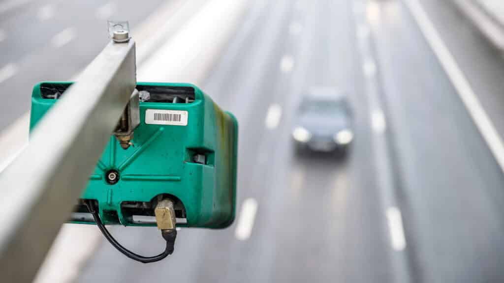 Nova lei de trânsito impõe punição recorde para ultrapassagens perigosas!