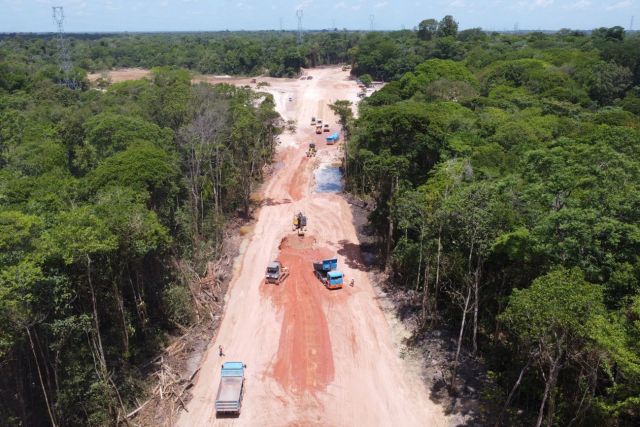 Corte de floresta nos limites de Belém para a abertura da Avenida Liberdade.