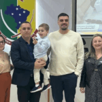 Bombeiro que salvou criança engasgada em creche recebe homenagem