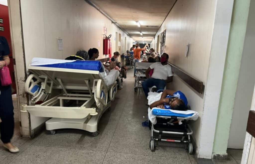 Como as estruturas do centro de queimados estão sendo adaptadas?